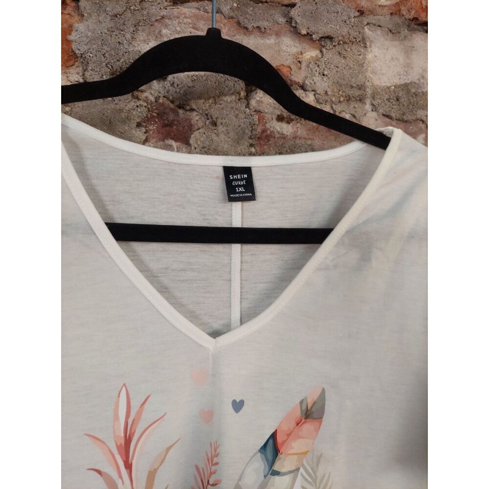 SHEIN size 1XL White Short Sleeve V-Neck Tee with Floral & Feather Print - Picture 2 of 3